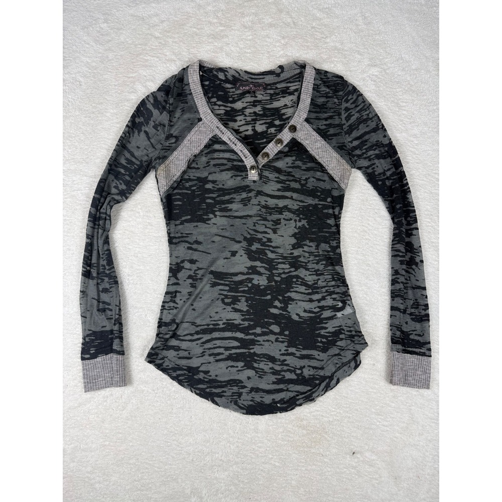 Almost Famous Henley Top Womens Large Grey Black Burnout Camo Long Sleeve‎ Good